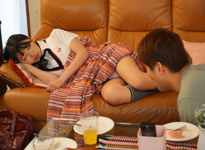 Thằng này chén em gái mới lớn của người yêu