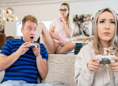 người con gái ham chơi game đến mức bị bạn thân giành mất người yêu