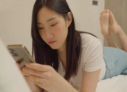 Bà xã qua lại với anh nhân viên giao hàng