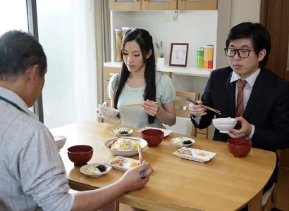 Con dâu banh vùng kín cho bố chồng địt